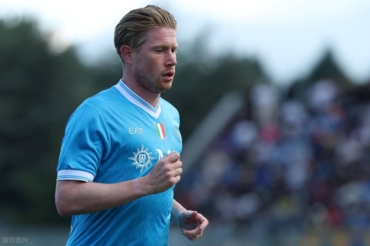 队记：明日热火预计会在勇士介绍首发时播放致敬巴特勒视频