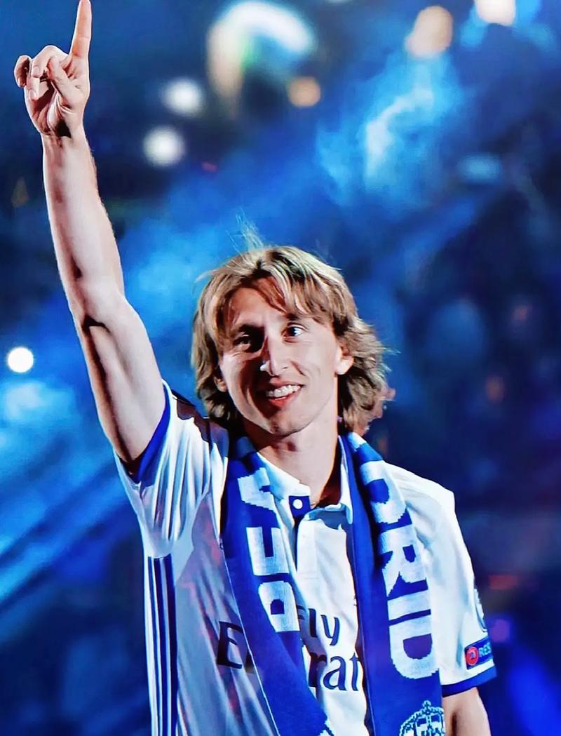 创历史，埃因霍温是首支正式比赛在安菲尔德打进3球的荷兰球队