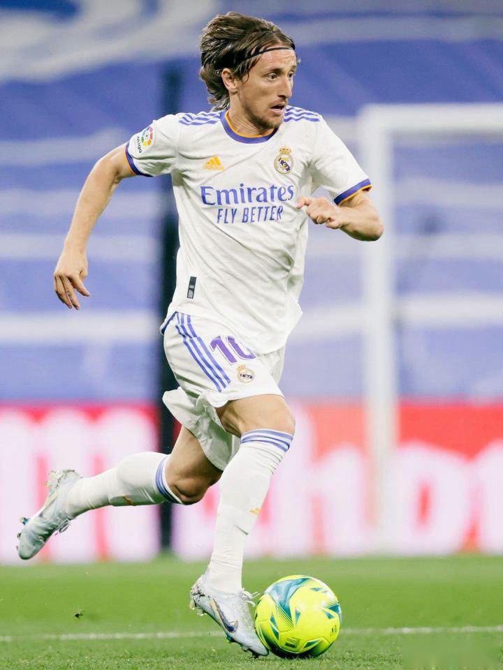 不仅是申花生涯亚冠首球，更是首位在精英赛破门的香港球员