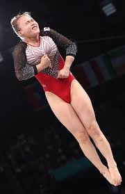 WTT总决赛：孙颖莎4-0横扫王艺迪，晋级八强