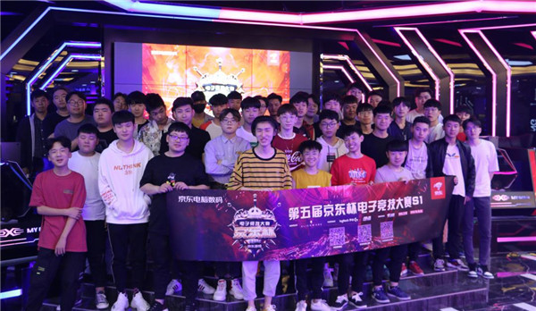 是高压逼抢 是高压逼抢